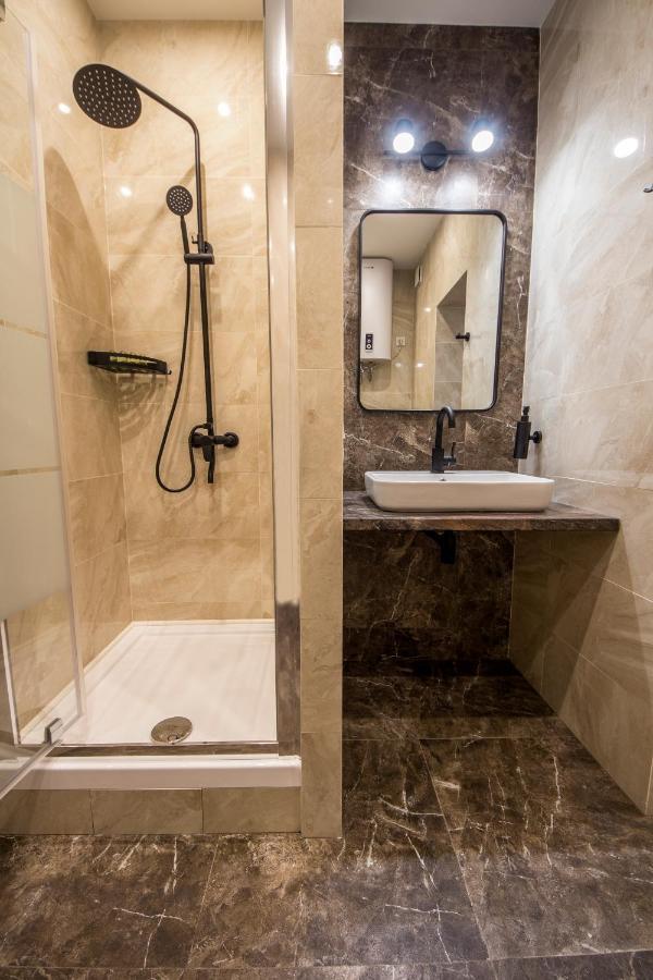 Apartments On Ploshcha Ukrainskykh Heroiv Kyiv Exterior photo